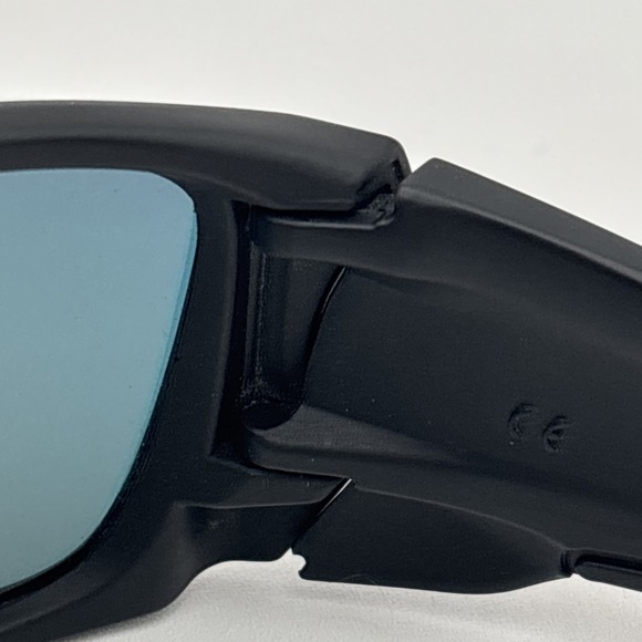 Oakley Fuel Cell Scuderia Ferrari Sunglasses OO9096-A8 Black/Ruby Iridium *Read* - Picture 9 of 16